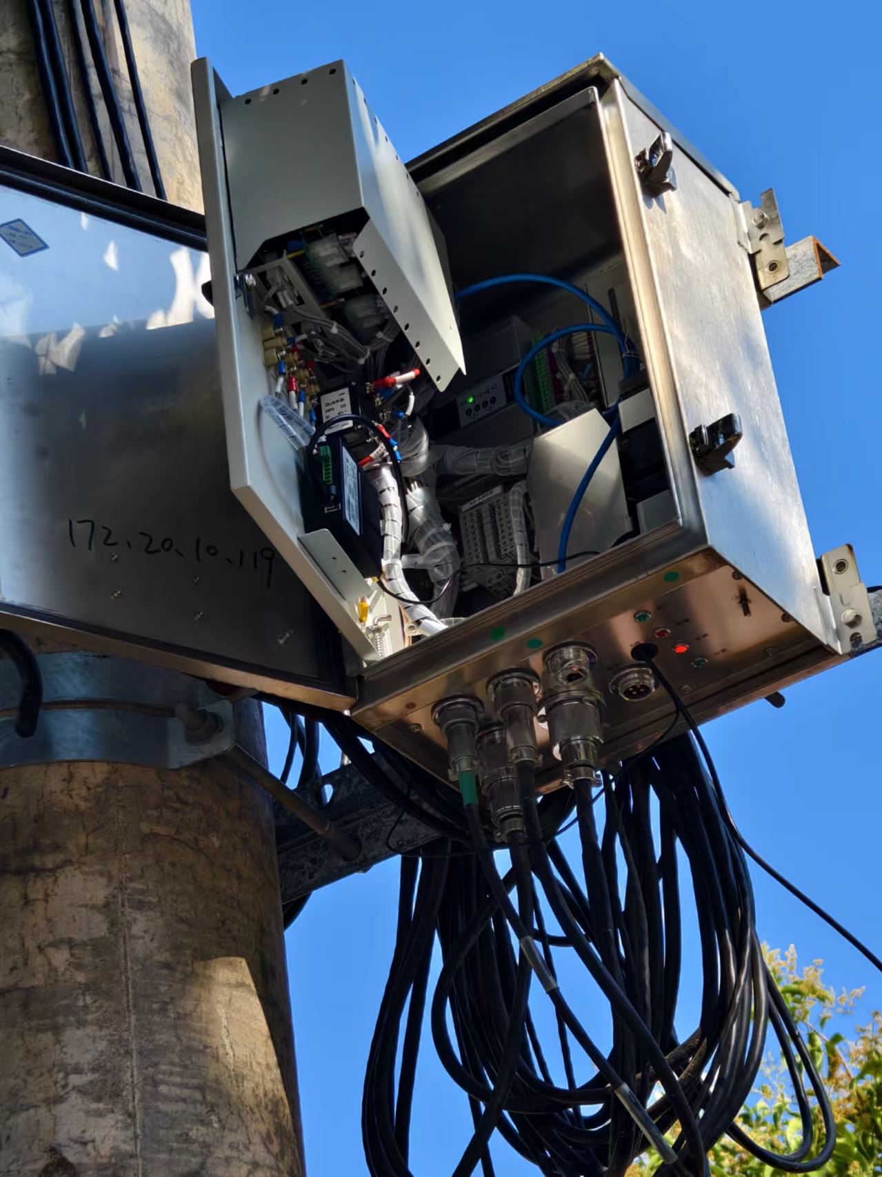 智慧燈桿和5G微基站相結合